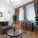 Spacious Rustic 2 Bedroom Few Steps From Galata Tower
