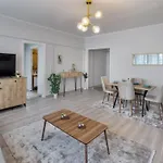 Modern Central 2Br Apt In The Hearth Of The City