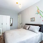 Lux Residence Next To Outlet In High Floor 26