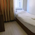 Simon Hotel