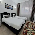 Golden Life Apart Hotel