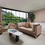 Walton Gardens Pera