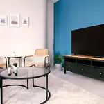 Modern Spacious Flat W Balcony 5 Min To Taksim