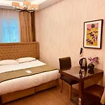 Lily Rooms