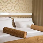 Golden Rain Hotel Old City