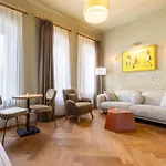 Mayer Select Residence