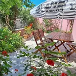 Golden Life Apart Hotel