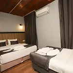 La Pera Suites