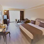 Moda Mour Hotel