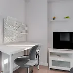 Central Flat Near Metrobus And Coast In Kadikoy