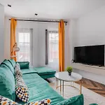 Spacious Modern Flat With Balcony 5 Min To Taksim