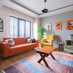 Colorful Flat Near Torium And Beylikduzu Metrobus