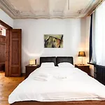 Historic Spacious Galata Apartment