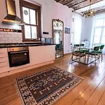Historic Spacious Galata Apartment