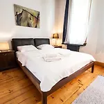 Historic Spacious Galata Apartment