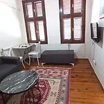 Taksim\'De Istiklal Caddesine Cok Yakin Daire