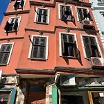 Taksim\'De Istiklal Caddesine Cok Yakin Daire