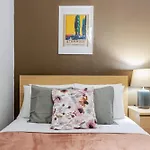 Chic And Roomy Flat Near Citys Nisantasi Mall