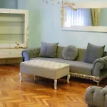 3 Diffrent Family Apartments At Center Walking 5 Minutes
