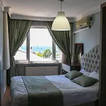 3 Diffrent Family Apartments At Center Walking 5 Minutes