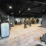Bright Lovely Modern 2Bd25 Condo Poolgym! #220