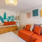 Gorgeous House With Refreshing Garden In Besiktas
