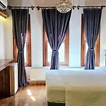 Mahzen Otel