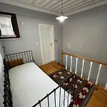Tekfur Sarayi Ve Kariye Muezesi Yakininda Tarihi Ev