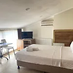 Hotel Real Life