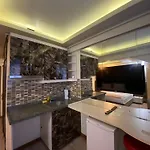 Taksim Terra Suit 2
