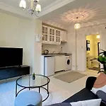 Apartment W/ New Furnitures Next To Istiklal Street And Taksim Square