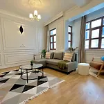 Apartment W/ New Furnitures Next To Istiklal Street And Taksim Square