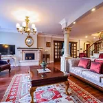 Isitmali Havuzlu Lueks Villa