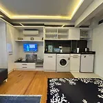 Charming Semi-Basement Apartment Steps From Taksim Square No 1