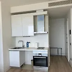 Deniz Kenarinda Muethis Deniz Manzarali Rezisans