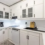 Flat With Excellent Location In Nisantasi