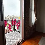 Lia Suit Besiktas