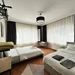 New Comfy Flat, 4Br, 4Acs, Taksim