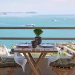 A Million Dollar View In The Heart Of The City