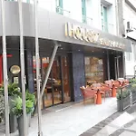 Housez Suites & Apartments Special Class