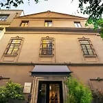 Decamondo Residence