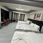 Retrol Hotel