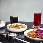 Juliet Rooms & Kitchen