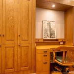 Spacious Apartment, 1-Min To Taksim Square