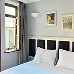 Perahomes Wooden Flat With Small Balcony