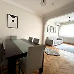 Modern 2-Br Apt Near Yildiz Metro Station