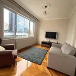 Modern 2-Br Apt Near Yildiz Metro Station
