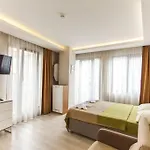 Holas Apartments