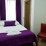 Arya Hotel