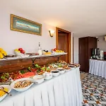 Lynda Hotel